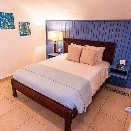 Tropical Suites Hotel Bocas Town Exterior photo